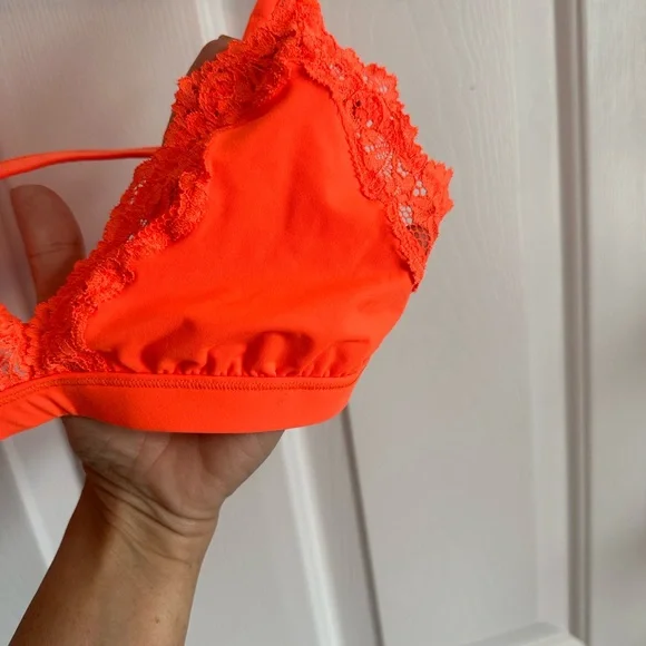 SKIMS Bold Orange Lace Bralette - Picture 5 of 5